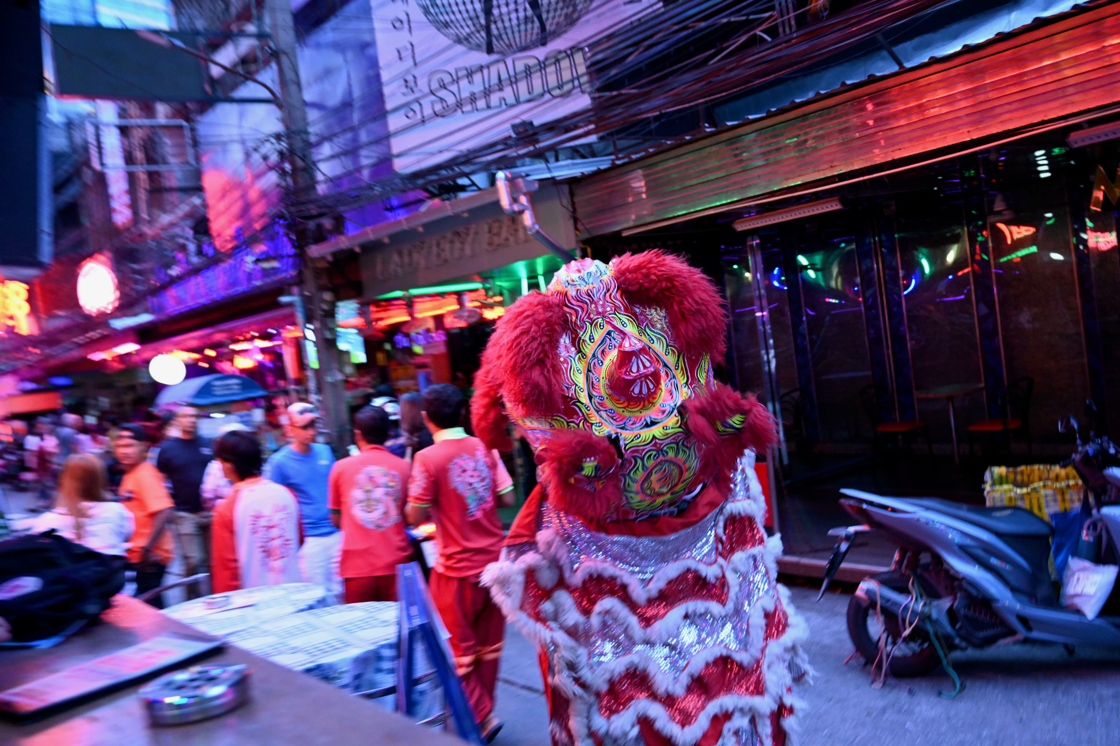 Bangkok travel guide: things to do, where to stay, and the mall-walk first day